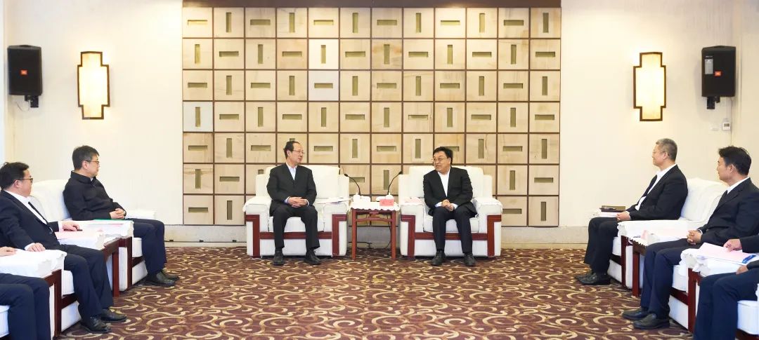 中國(guó)電建黨委書記、董事長(zhǎng)丁焰章拜會(huì)海南省委書記馮飛