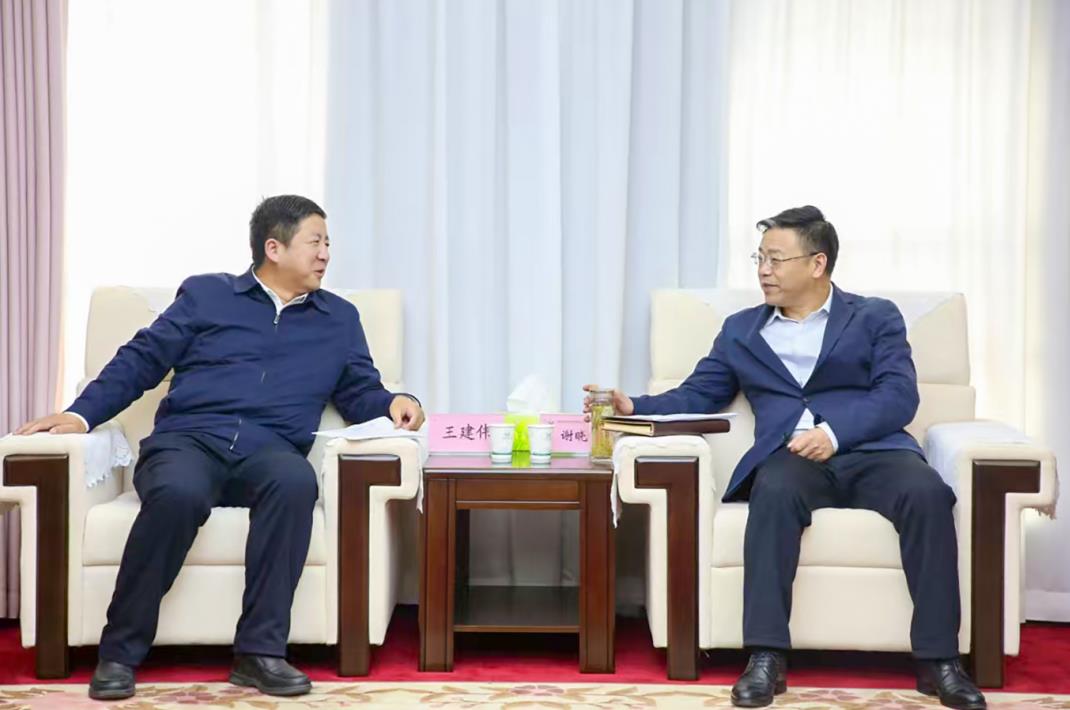 大唐甘肅公司黨委書記、董事長王建偉與甘肅能化集團(tuán)黨委書記、董事長謝曉鋒會談