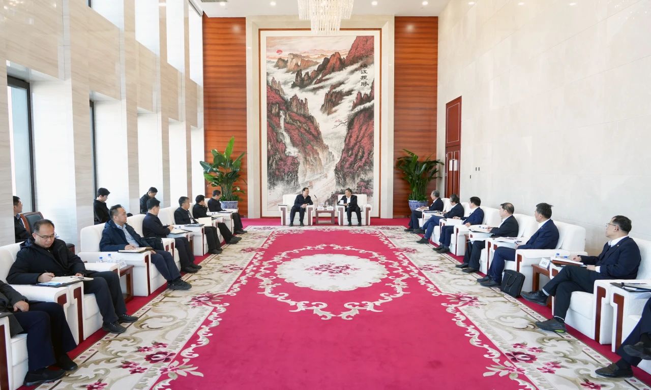 中國(guó)能建董事長(zhǎng)宋海良、總經(jīng)理倪真與中國(guó)南水北調(diào)集團(tuán)董事長(zhǎng)汪安南、總經(jīng)理孫志禹會(huì)談