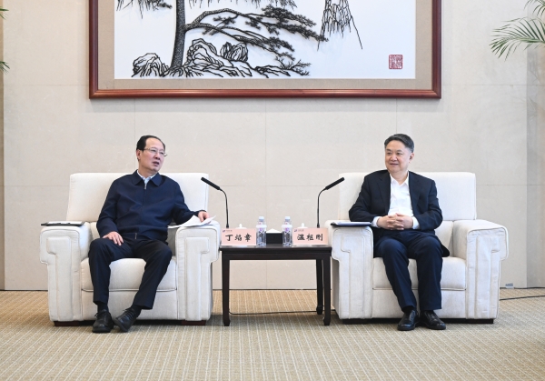 丁焰章與中國(guó)華能董事長(zhǎng)、黨組書記溫樞剛會(huì)談