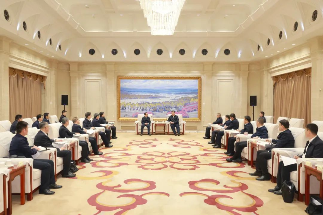 華電集團黨組書記、董事長江毅與新疆維吾爾自治區(qū)主要領(lǐng)導(dǎo)舉行會談