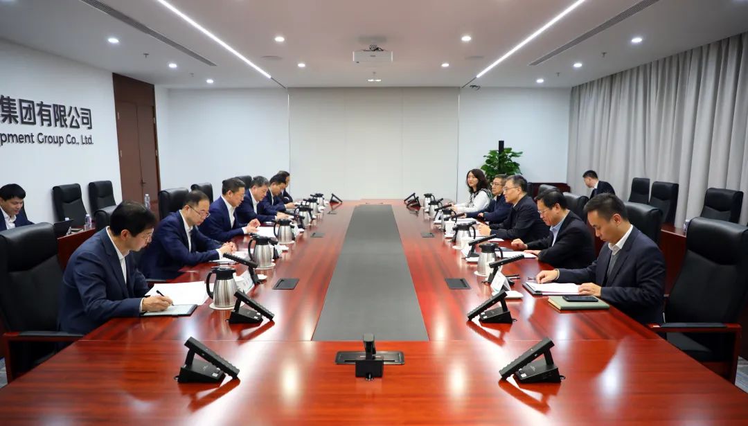 中國電氣裝備董事長李洪鳳、總經(jīng)理周群會(huì)見佛山市委書記唐屹峰