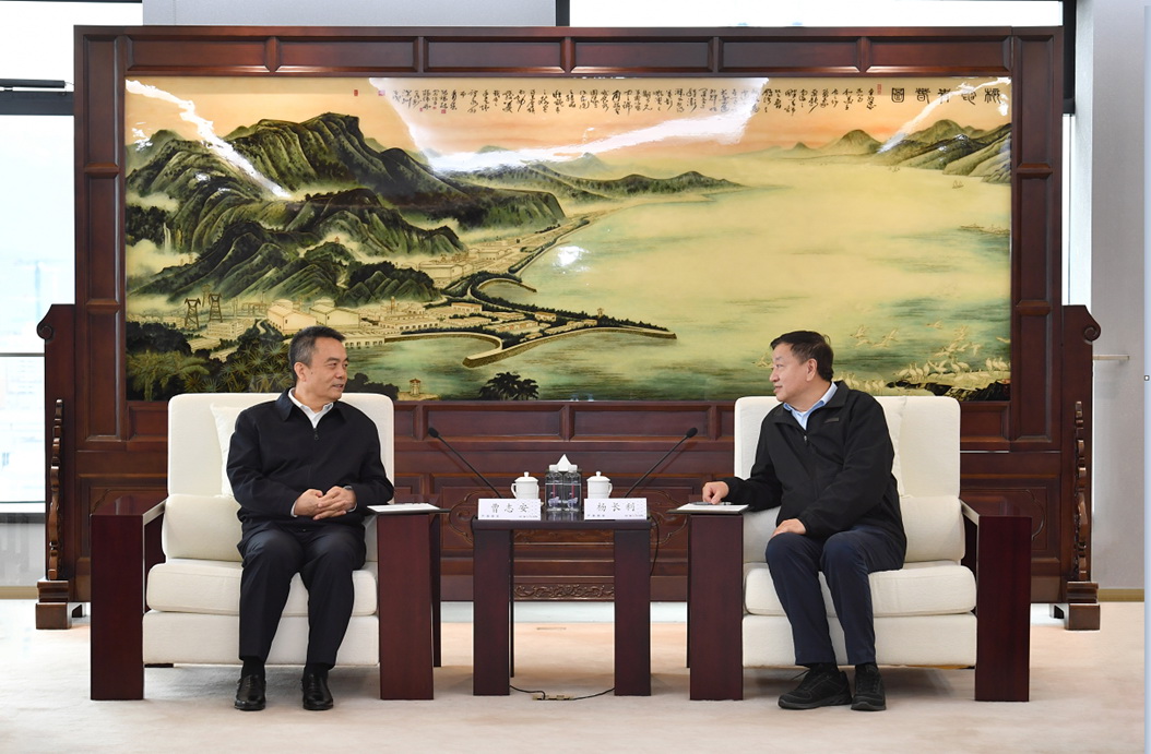 中國廣核集團(tuán)黨委書記、董事長楊長利會(huì)見哈電集團(tuán)黨委書記、董事長曹志安