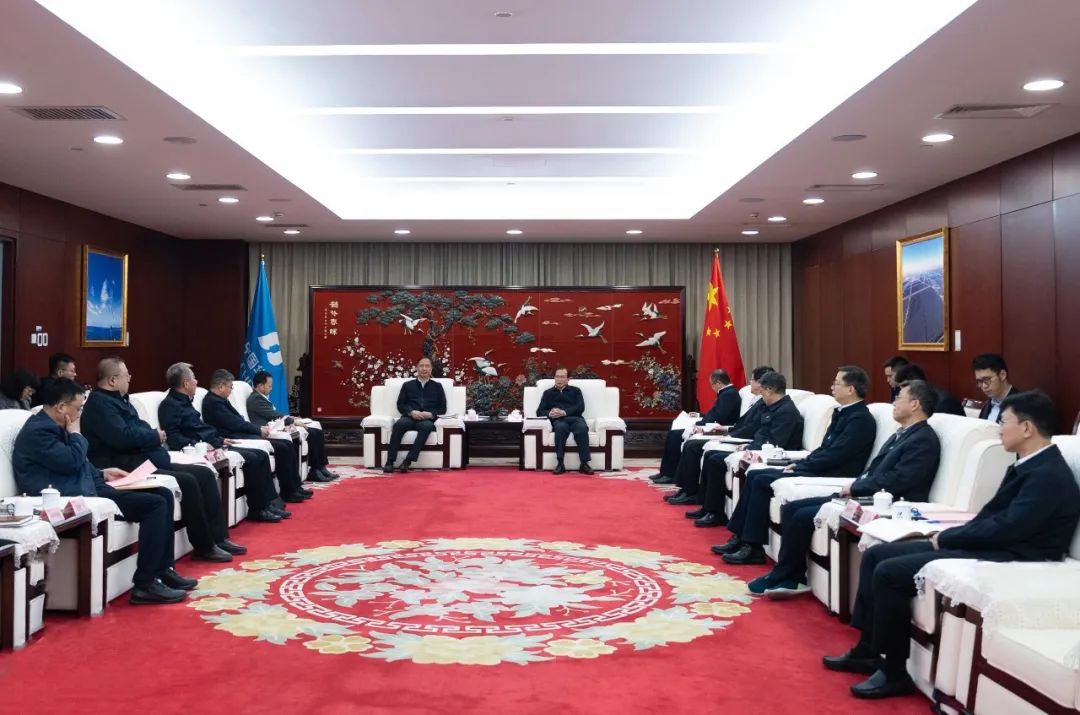 江毅與山西省委常委、常務(wù)副省長(zhǎng)盧東亮舉行會(huì)談