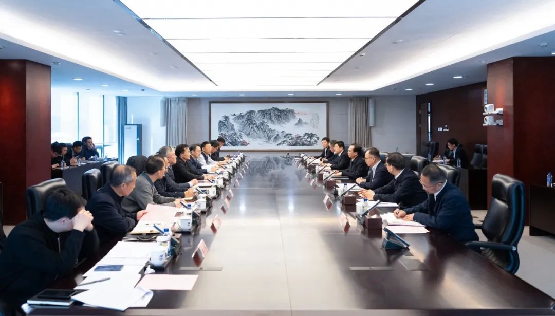 華電集團(tuán)董事長(zhǎng)、黨組書記江毅與北京市政府黨組成員、副市長(zhǎng)文獻(xiàn)舉行會(huì)談